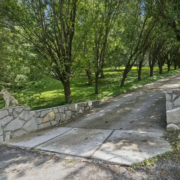 PRIVATE RETREAT IN THE HEART OF OAK HILL