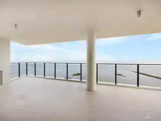 Exquisite Sub-penthouse in the Brand-new Aqua Apartments Building