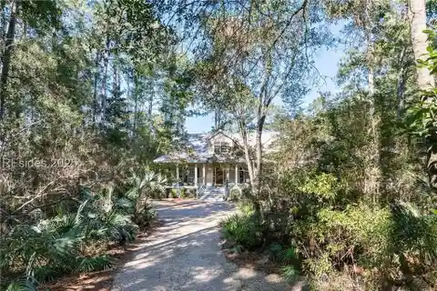 Custom Home Blending Seamlessly with Its Natural Surroundings