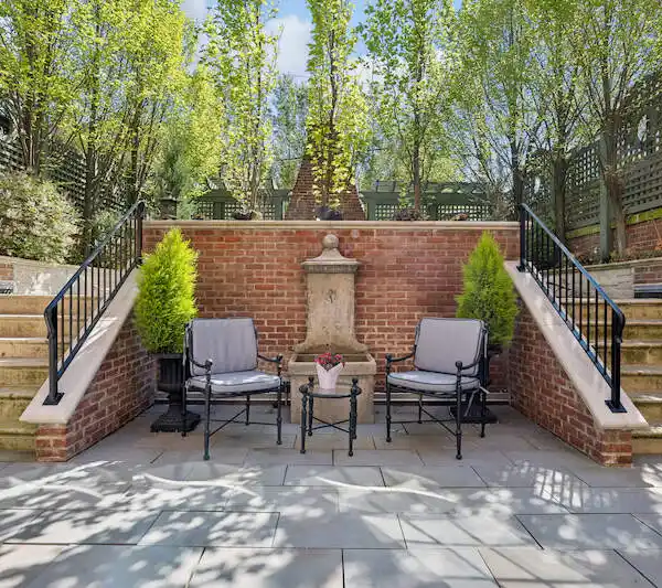 EXQUISITELY DETAILED AND THOUGHTFULLY DESIGNED EAST LINCOLN PARK HOME