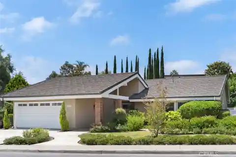 Beautifully Maintained Single-level Home in Sought-after Granada