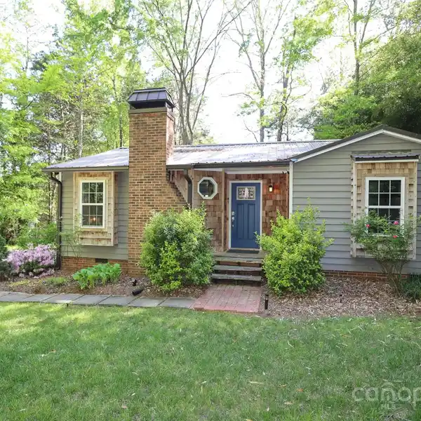 RARE FULLY RENOVATED COTTAGE