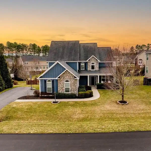 LUXURY LIVING IN SPRING CREEK