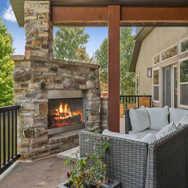 STUNNING HOME IN SOUGHT-AFTER WILD WILLOW