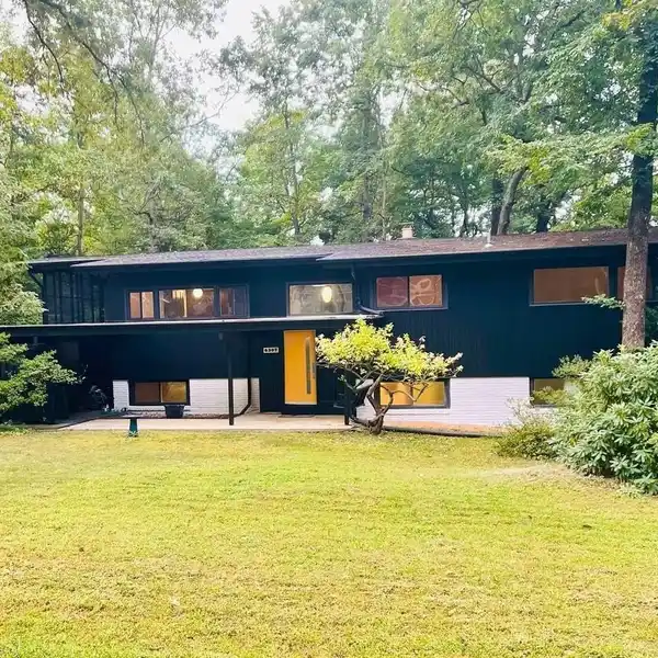 STUNNING KEN FREEMAN MID-CENTURY MODERN ON 0.53-ACRE LOT