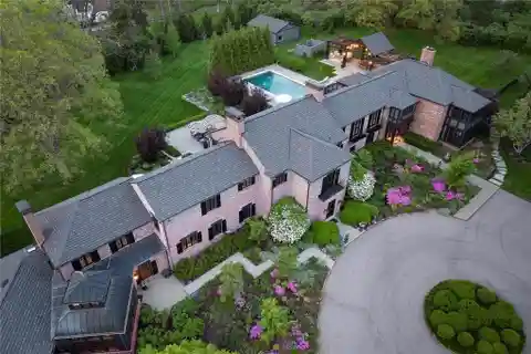 Quintessential Huntleigh Estate