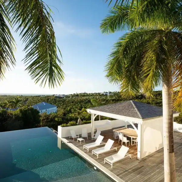 LUXURIOUS SIX BEDROOM ESTATE WITH MAGNIFICENT VIEWS