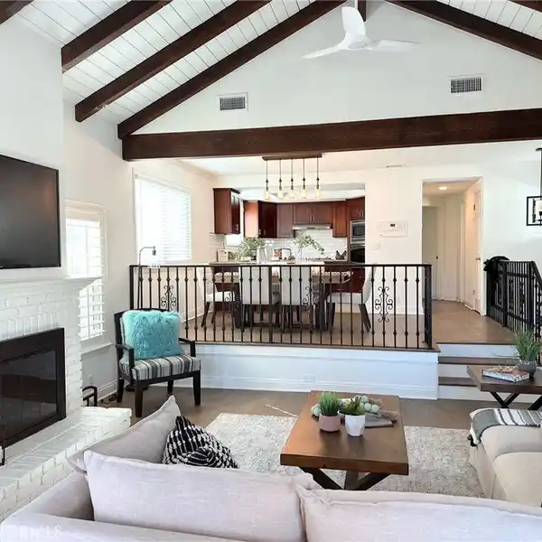 VAULTED CEILINGS AND PRIVATE BALCONIES IN GOLDEN HILLS