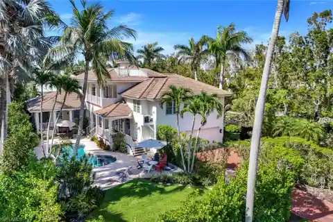 Remarkable Aqualane Shores Residence