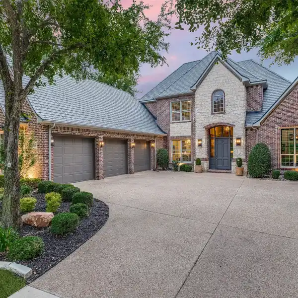 EXCEPTIONAL STONEBRIAR CUSTOM RESIDENCE