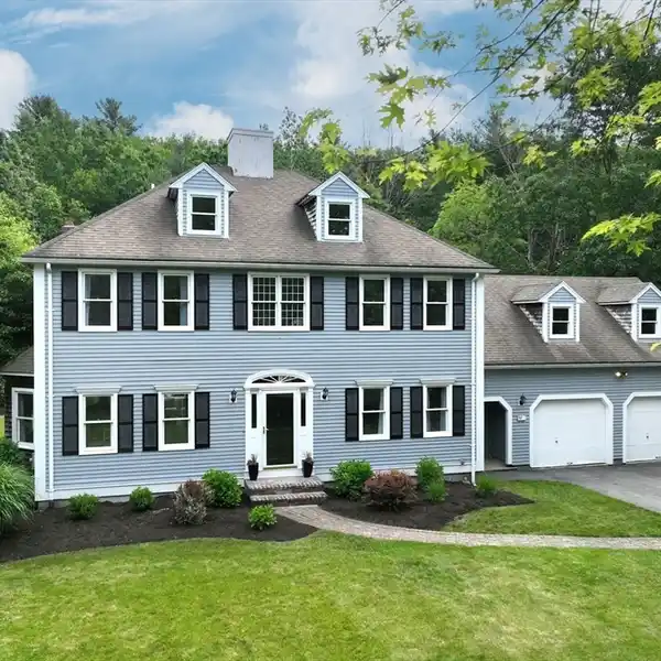 BEAUTIFUL CLASSIC COLONIAL