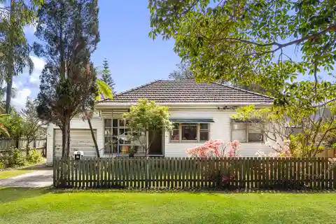Original Cottage in the Heart of North Manly