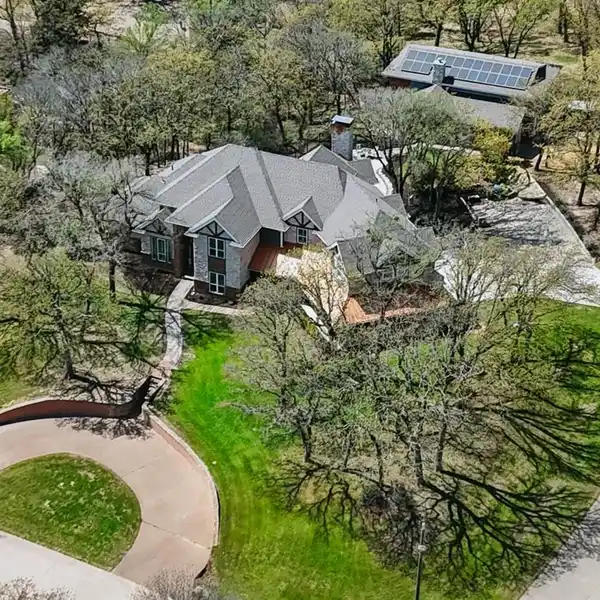 SPECTACULAR ESTATE ON A CORNER LOT