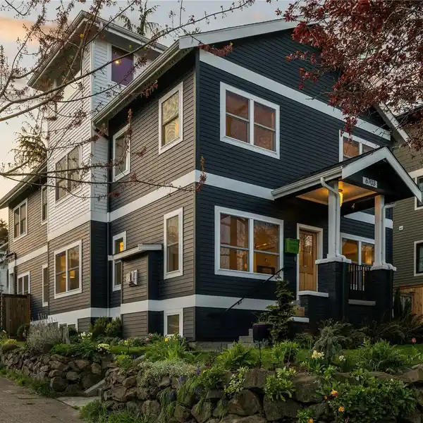CRAFTSMAN SENSIBILITY PAIRED SEAMLESSLY WITH MODERN LUXURY