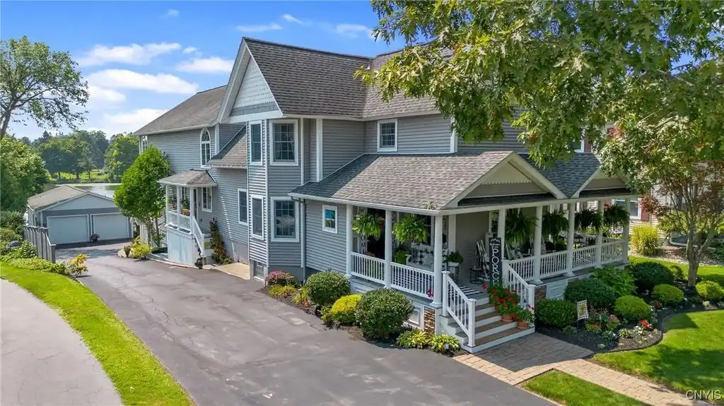 Exquisite Property on the Seneca River