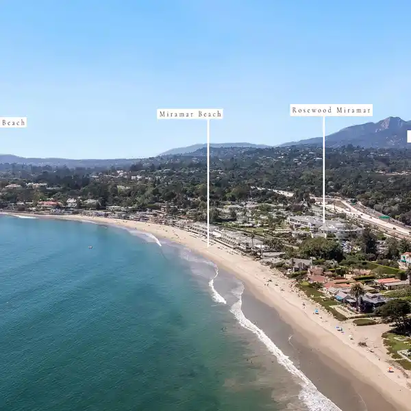 ELEGANT COASTAL TOWNHOME