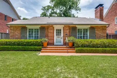 Charming Park Cities Cottage