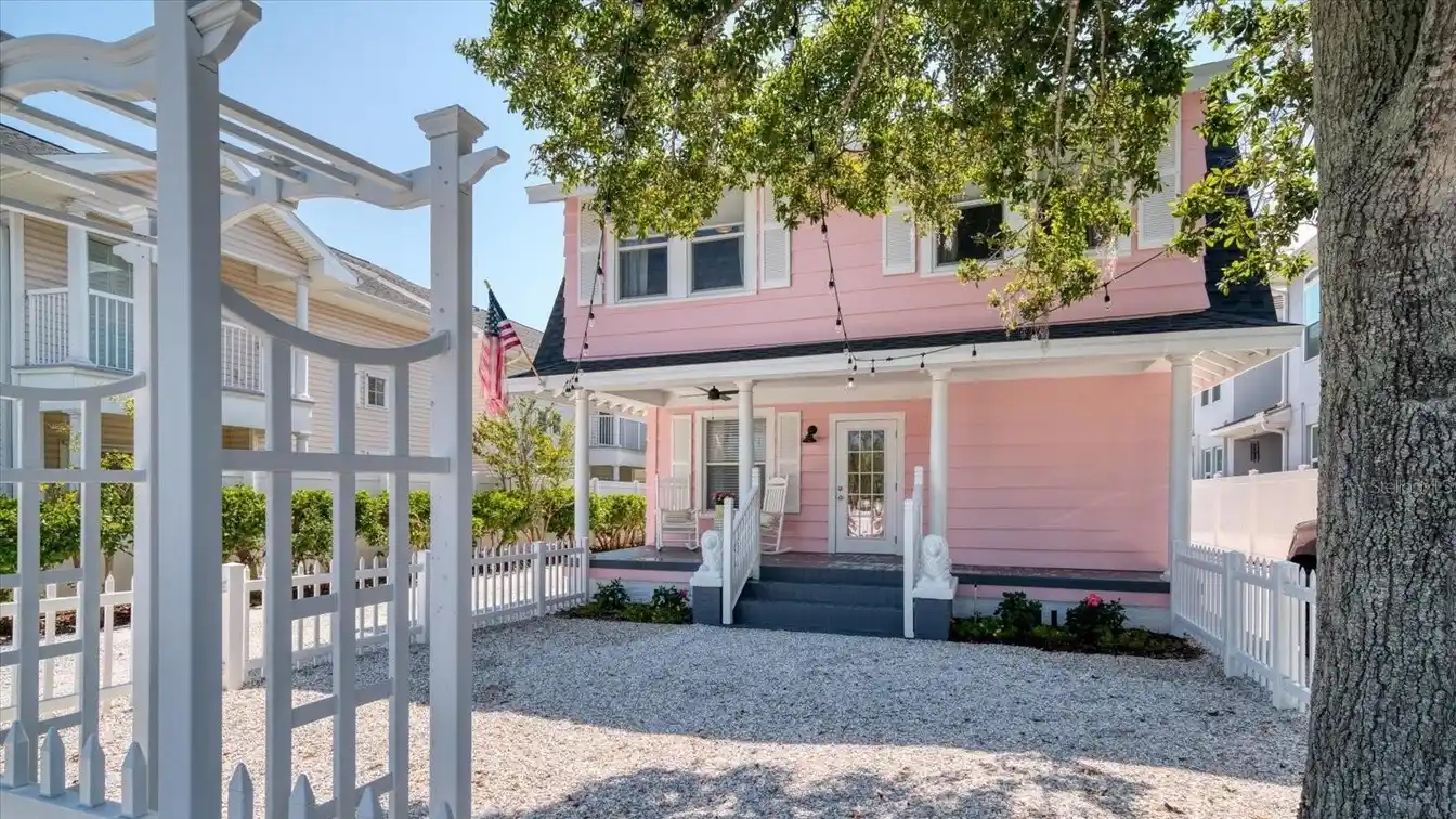 Charming Home with Separate Cottage