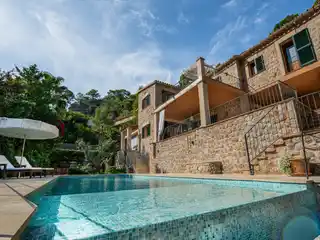 Magnificent Villa with Pool and Open Sea Views