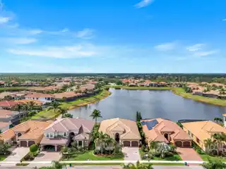 Sophisticated Lakefront Retreat with Entertainer’s Layout