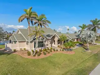 Sprawling Estate for Unparalleled Waterfront Luxury