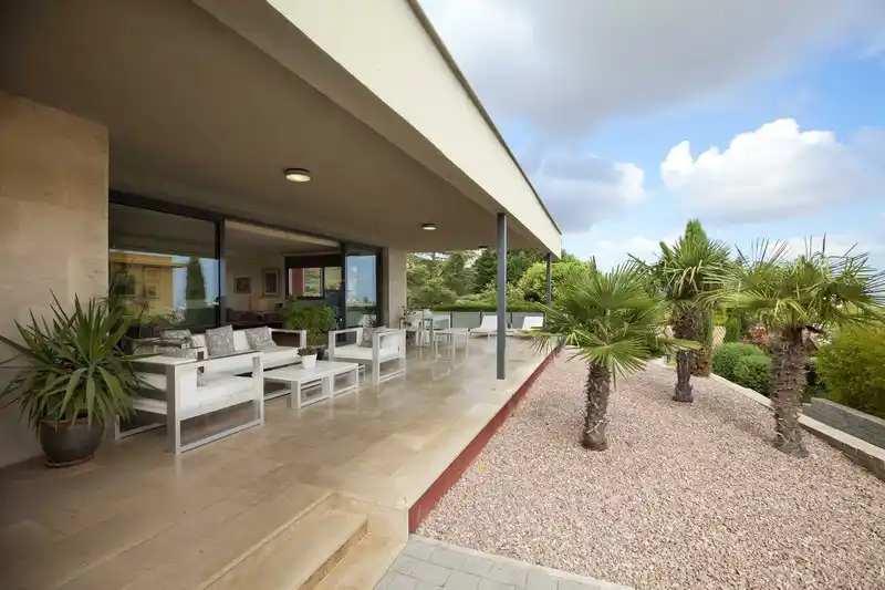A Modern Home in a Peaceful Residential Area 