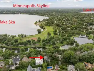 Contemporary Style and Spectacular Lake Views