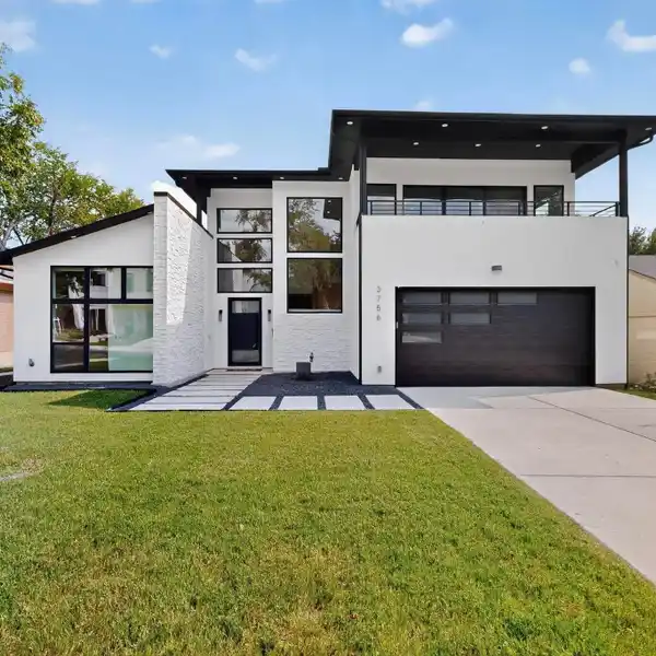 STUNNING MODERN HOME WITH OPEN DESIGN AND LUXE AMENITIES