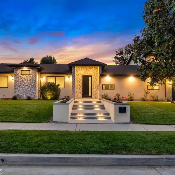 STUNNINGLY REIMAGINED CONTEMPORARY RESIDENCE