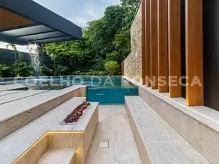 Sophistication and Comfort in a Privileged Location