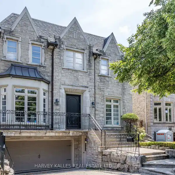 CUSTOM HOME IN THE HEART OF LEDBURY PARK