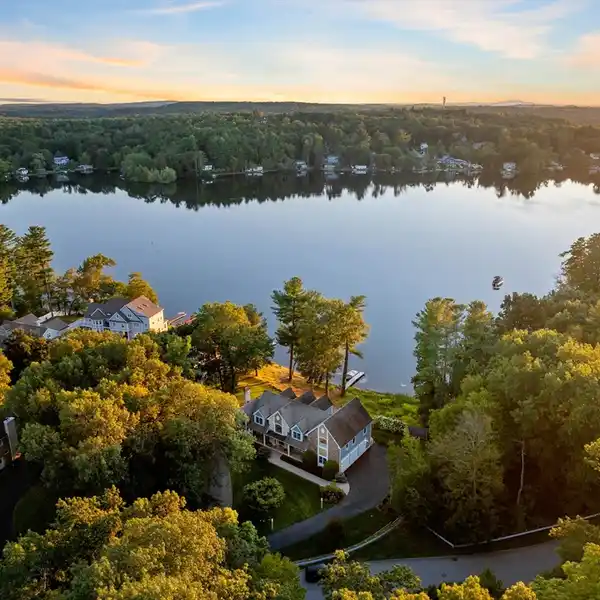 SPECTACULAR LUXURY LAKEFRONT HOME