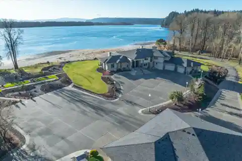 An Unparalleled Lifestyle on 16 Acres