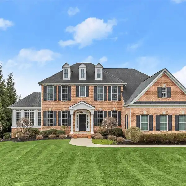 GRACIOUS COLONIAL RETREAT WITH ENDLESS AMENITIES