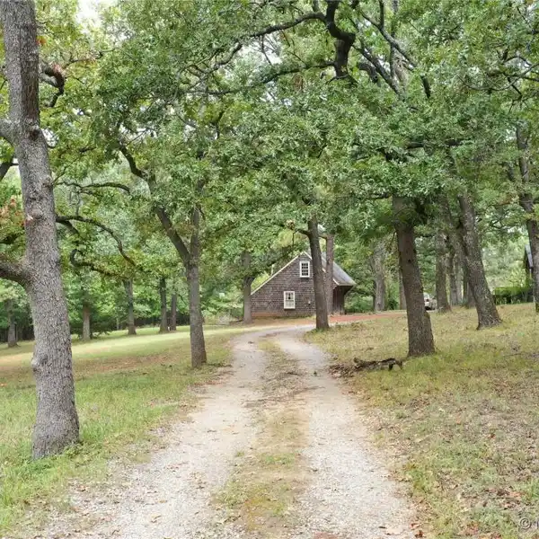 FIVE-ACRE PROPERTY OFFERING A SECLUDED LIFESTYLE