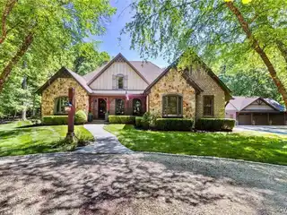 Space and Comfort on 9.4 Private Acres