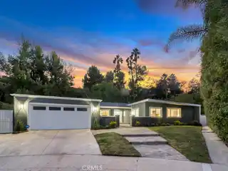 Modern Open-Concept Home with Designer Kitchen & Sunset Views