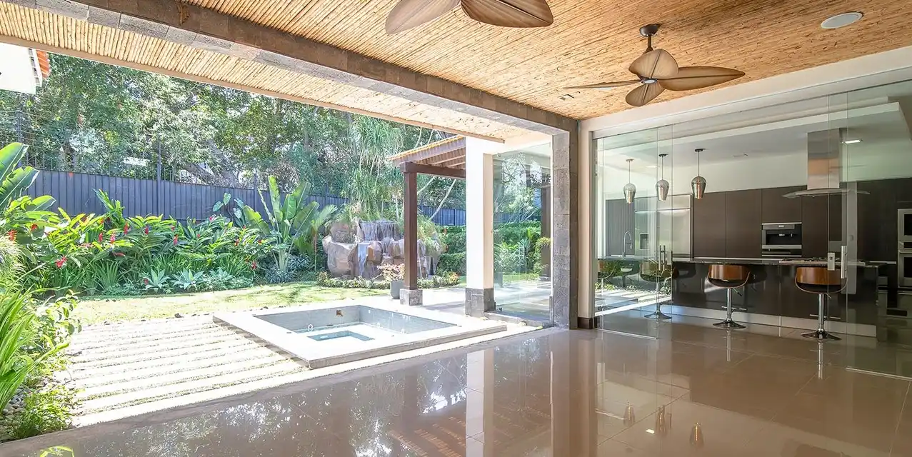 Single-level Modern Home in Hacienda Lindora