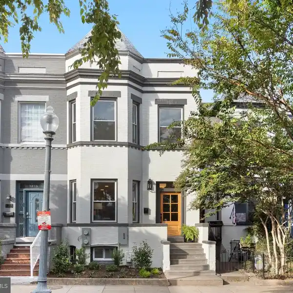 VICTORIAN GRANDEUR MEETS MODERN DESIGNER ELEGANCE