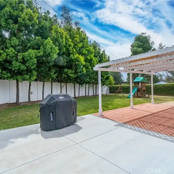 BEAUTIFUL PROPERTY IN WONDERFUL VICTORIA KNOLLS