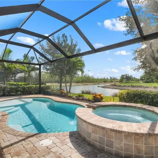 FURNISHED ESPLANADE HOME WITH GOLF MEMBERSHIP