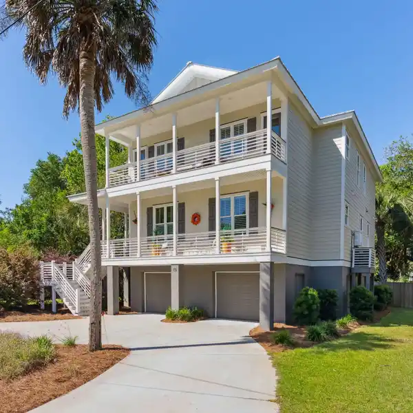 CONTEMPORARY ISLE OF PALMS PERFECTION