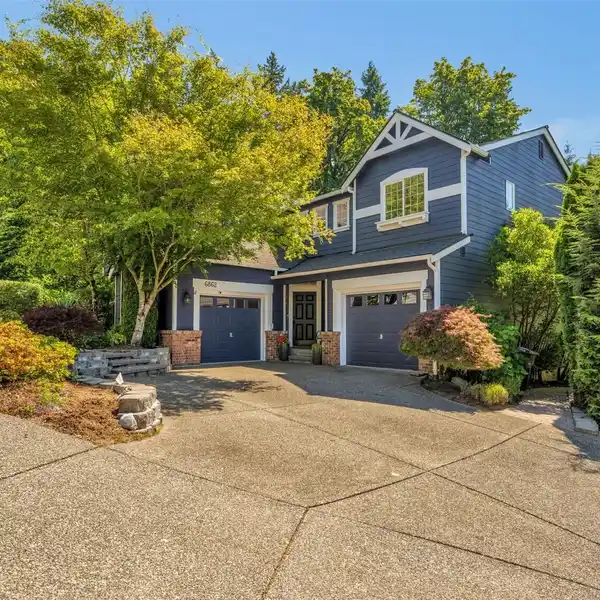 LAKEMONT LUXURY HOME WITH SERENE PRIVATE SETTING