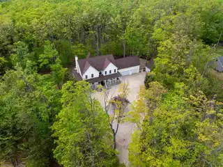Tranquil Living Close to Town