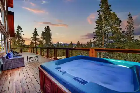 Uniquely Incredible Newer Mountain Home