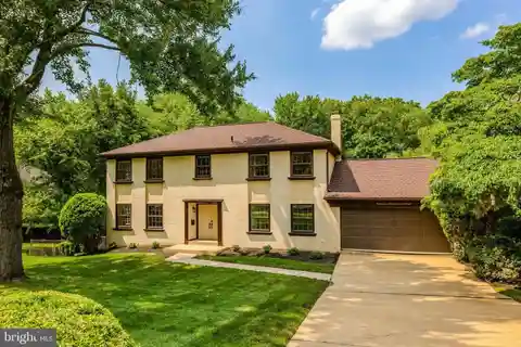 All-brick Colonial in Sought-after Mantua