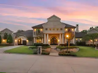 Elegance and Seclusion in Prestigious Strawberry Fields