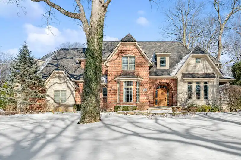 Exquisite Fully Renovated and Expanded Lincolnshire Residence