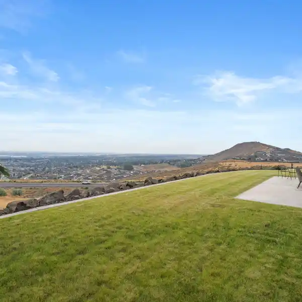 PRIVATE HILLTOP PROPERTY