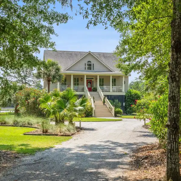 ELEGANT SOUTHERN-STYLE HOME PERFECT FOR ENTERTAINING